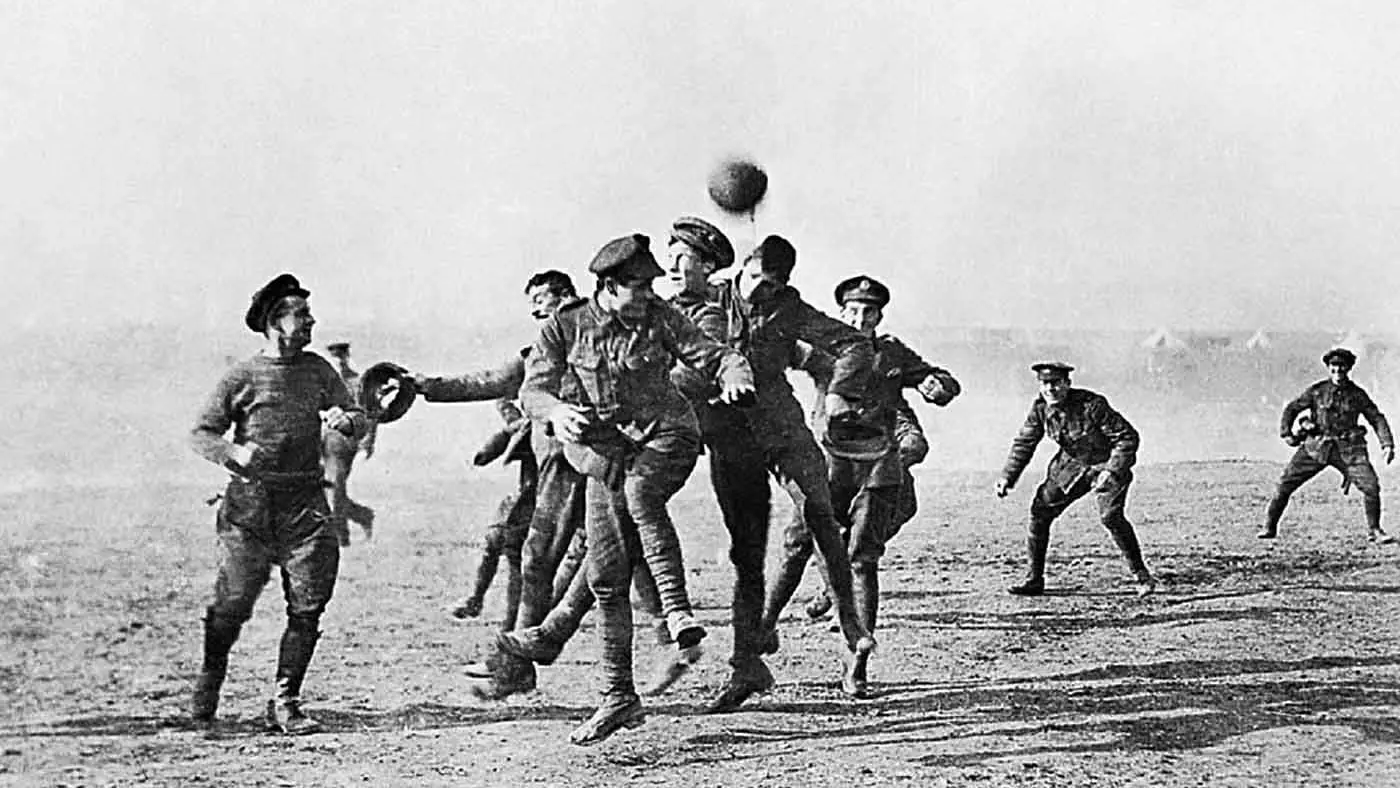 Imagen del partido que disputaron aliados y alemanes en la Primera Guerra Mundial