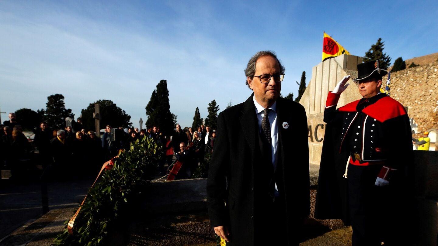 El presidente de la Generalitat, Quim Torra, en la tradicional ofrenda floral a la tumba de Francesc Maci&agrave;