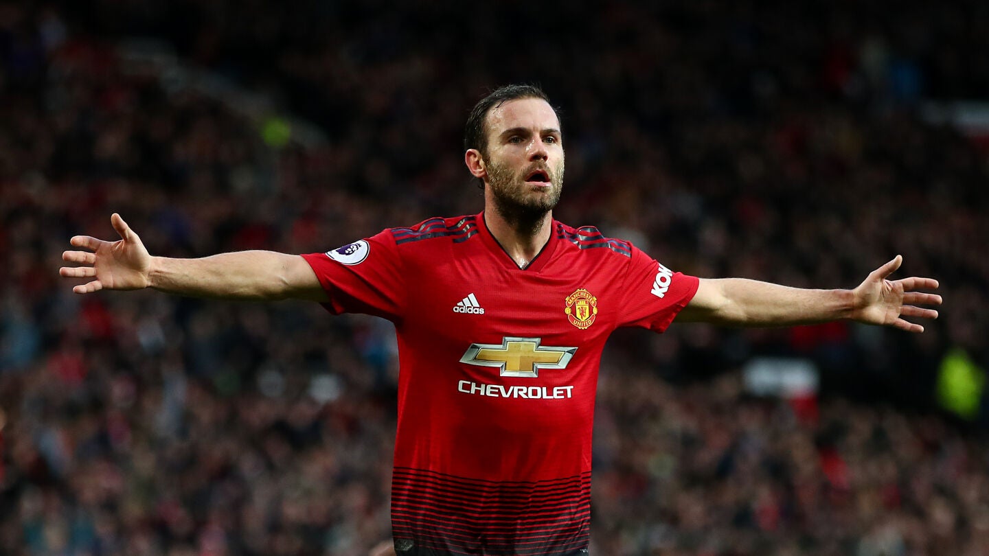 Mata celebra uno de sus goles con el Manchester United
