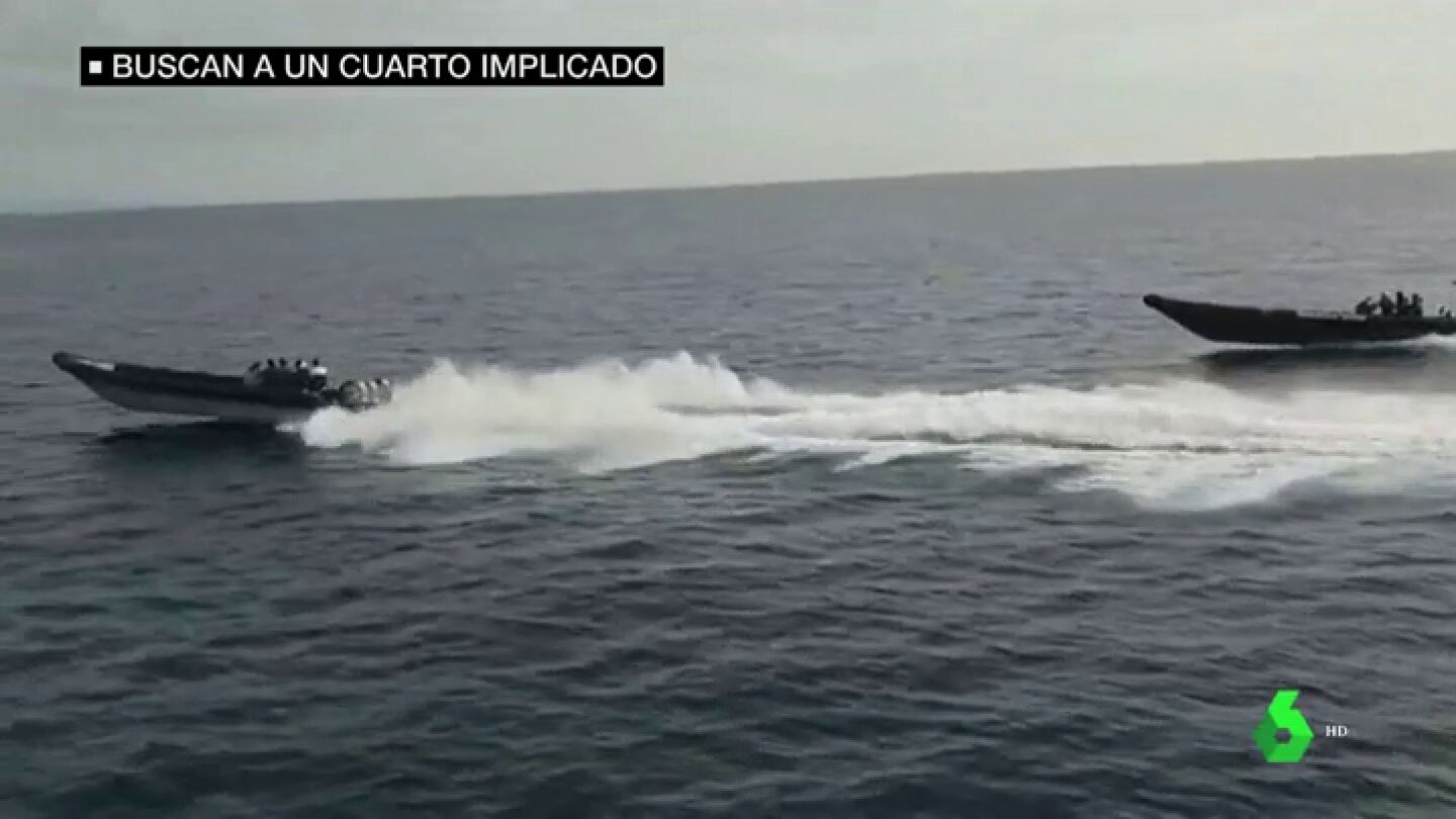 Las espectaculares im&aacute;genes de una persecuci&oacute;n de la Guardia Civil a una 'narcolancha'