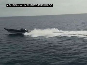 Las espectaculares imágenes de una persecución de la Guardia Civil a una 'narcolancha' Las espectaculares imágenes de una persecución de la Guardia Civil a una 'narcolancha'