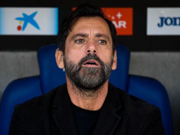 Quique Sánchez Flores, en el banquillo durante un partido Quique Sánchez Flores, en el banquillo durante un partido