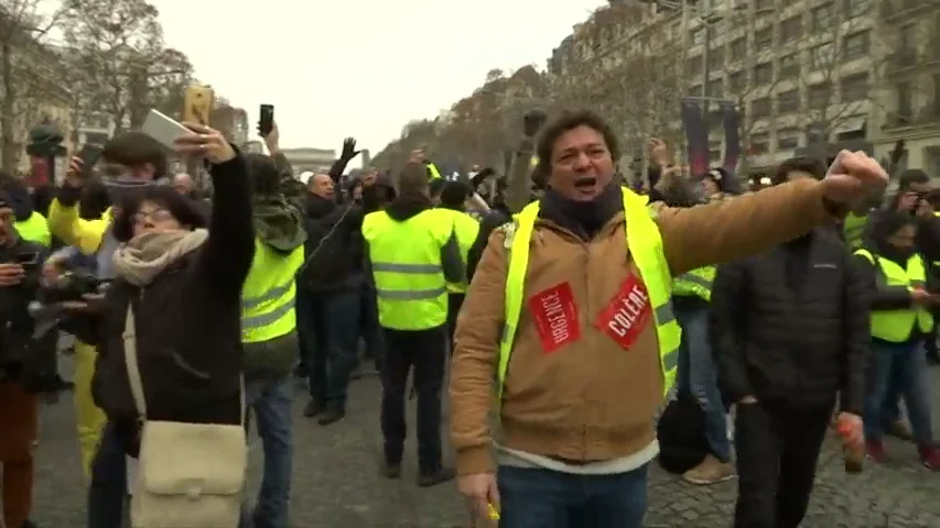 Francia endurecerá las sanciones contra "alborotadores" en respuesta a los chalecos amarillos