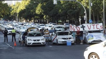 Imagen de archivo: Taxistas manifestándose en contra de las VTC.