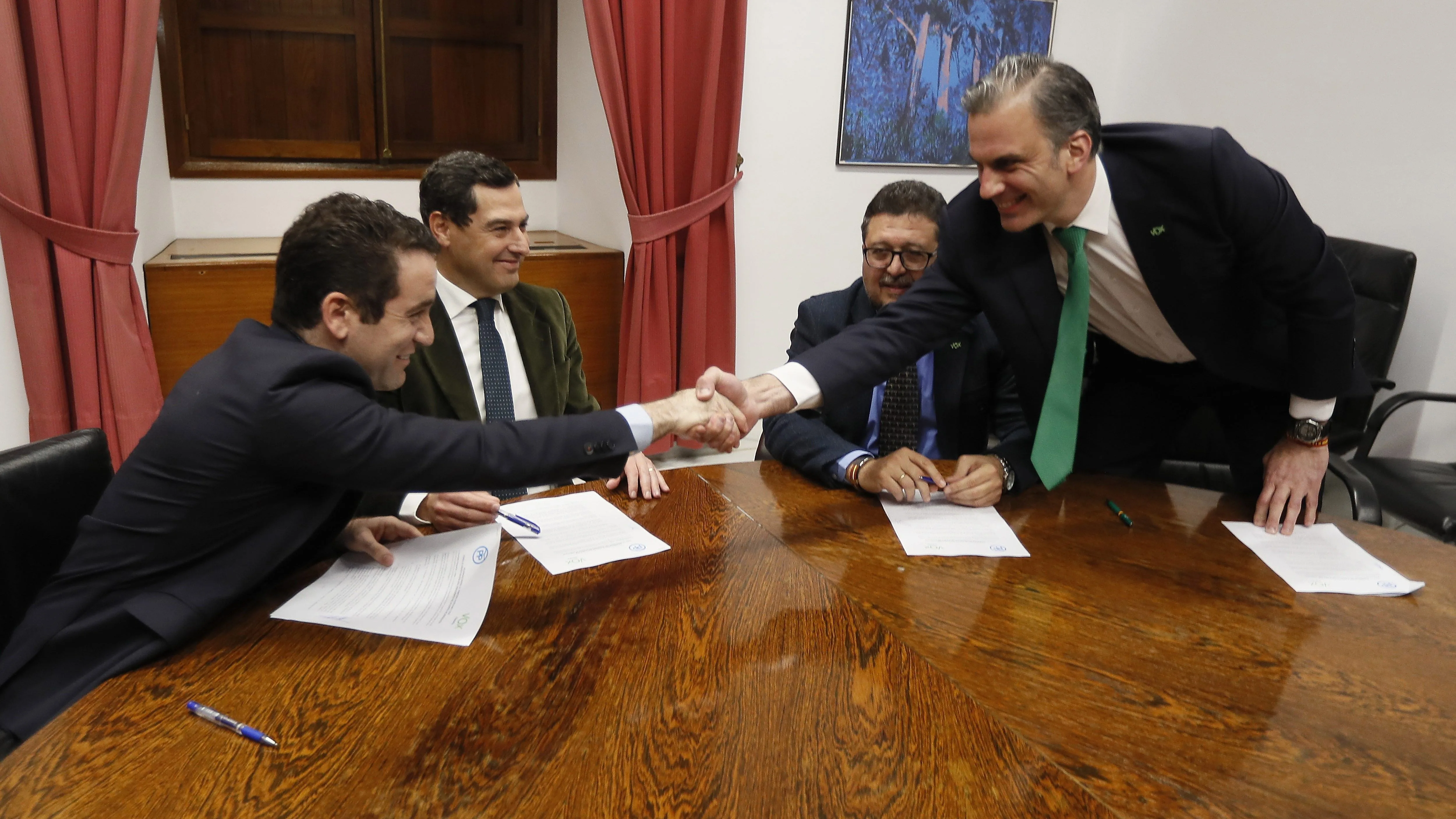 Los secretarios generales del PP, Teodoro García Egea, y de Vox, Francisco Javier Ortega Smith