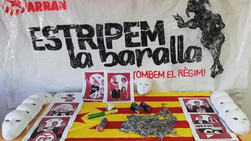 Material incautado por la Policía Nacional a los ocho jóvenes simpatizantes de Arran