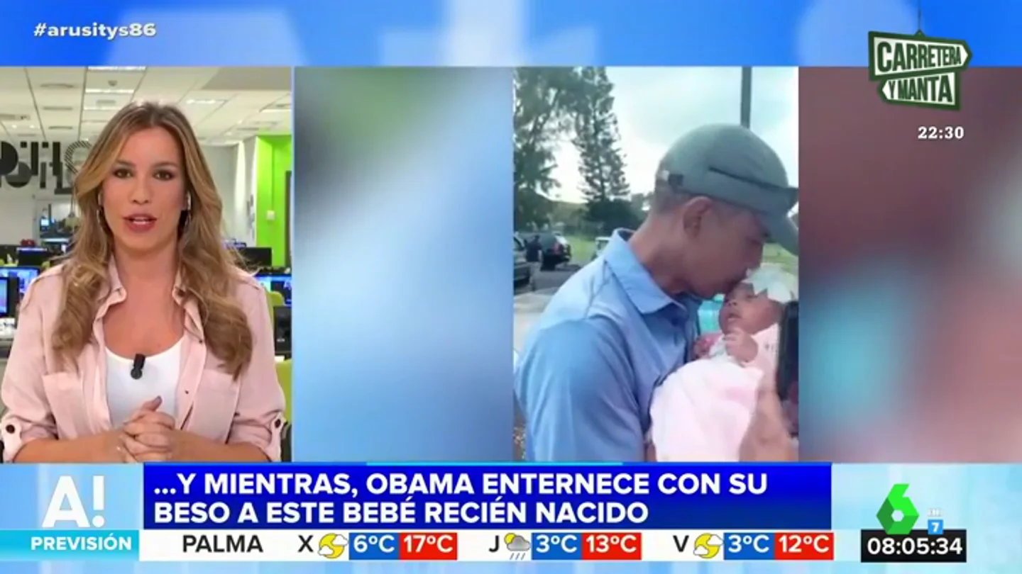Barack Obama besa a un bebé Barack Obama besa a un bebé