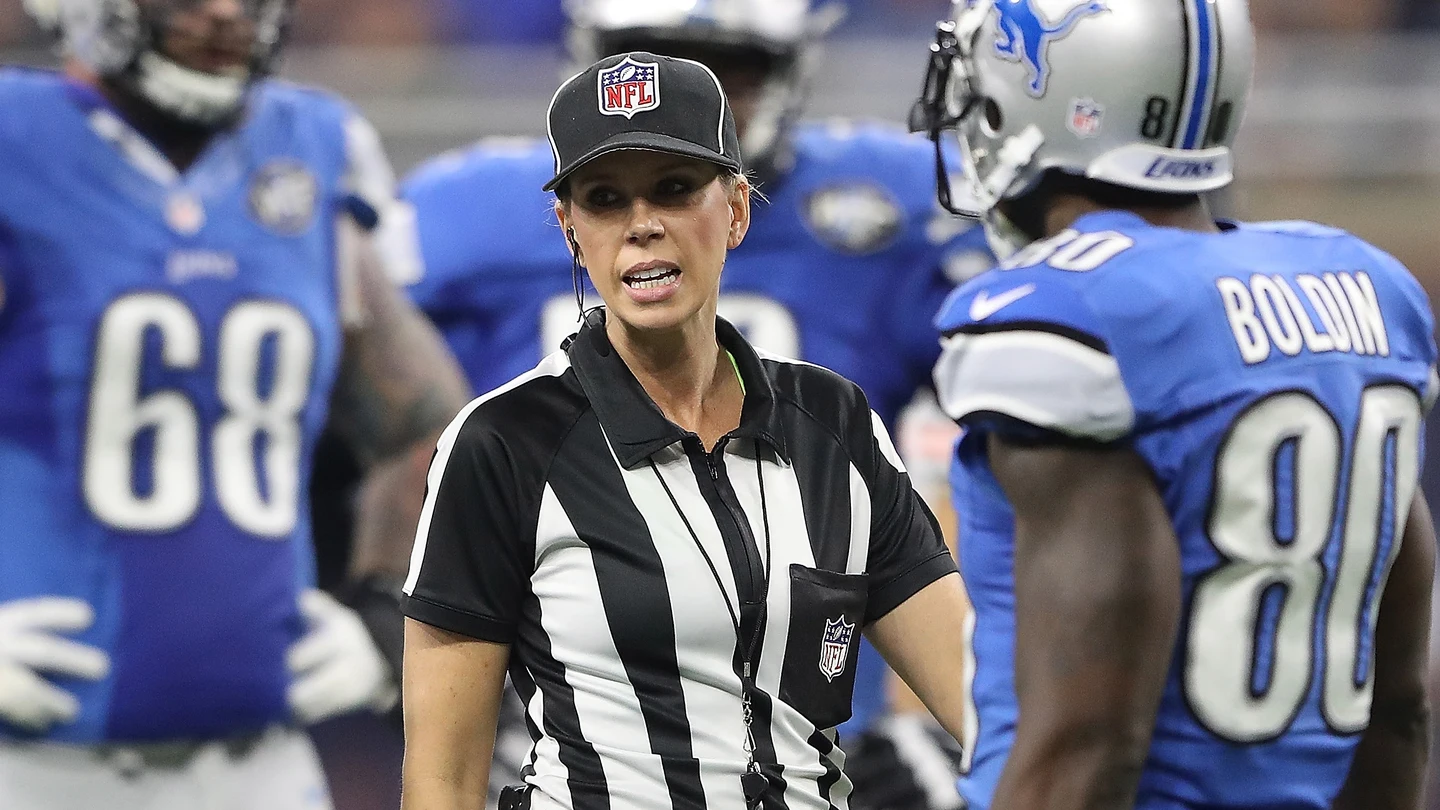 Sarah Thomas, en un partido de la NFL Sarah Thomas, en un partido de la NFL