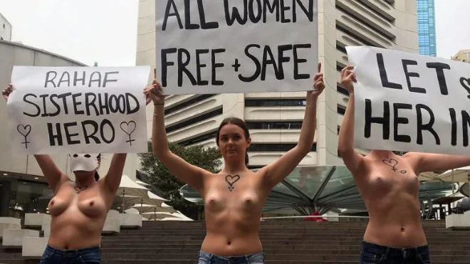 Mujeres manifestándose por la libertad de las mujeres en Sydney