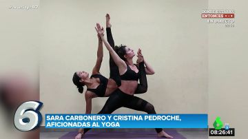 Cristina Pedroche, haciendo yoga unto a una amiga