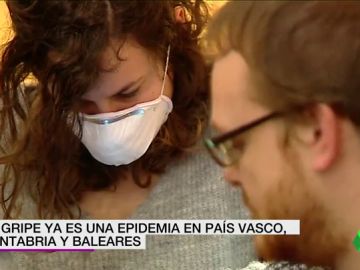 Mujer con una mascarilla Mujer con una mascarilla