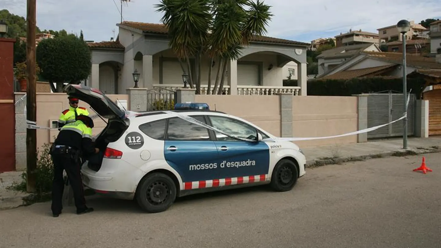 Dos agentes de los Mossos d'Esquadra Dos agentes de los Mossos d'Esquadra