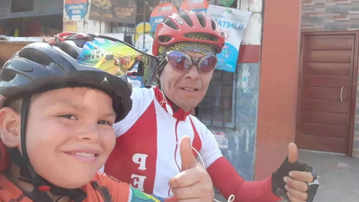 Lance Ramírez Alva, entrenando con su padre