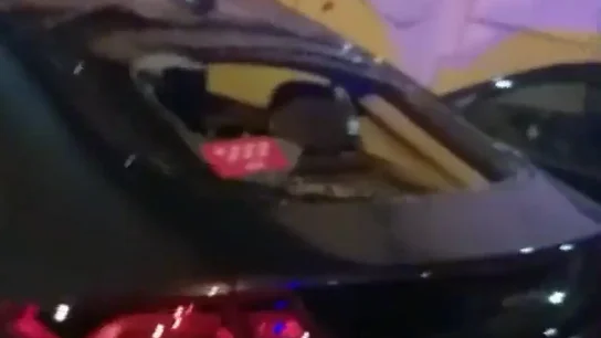 Nueve encapuchados golpean a un conductor de VTC con un bate  Nueve encapuchados golpean a un conductor de VTC con un bate
