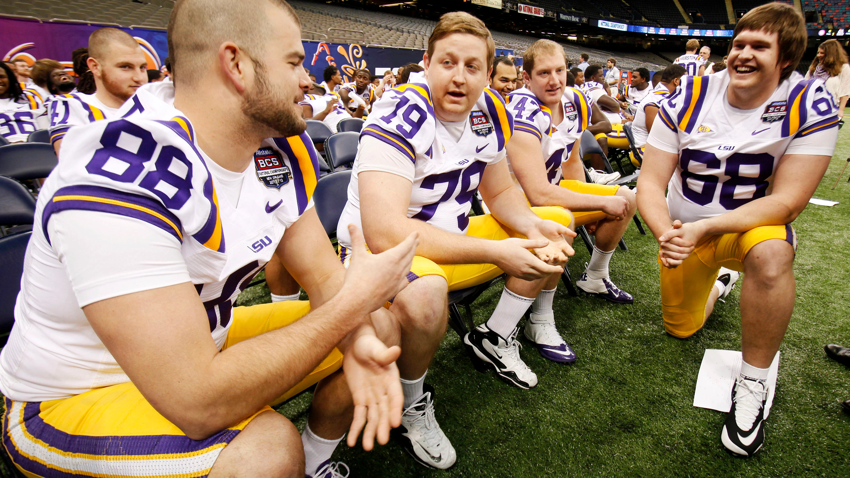 Matt Branch, en el centro de la imagen, junto a sus compañeros de Louisiana