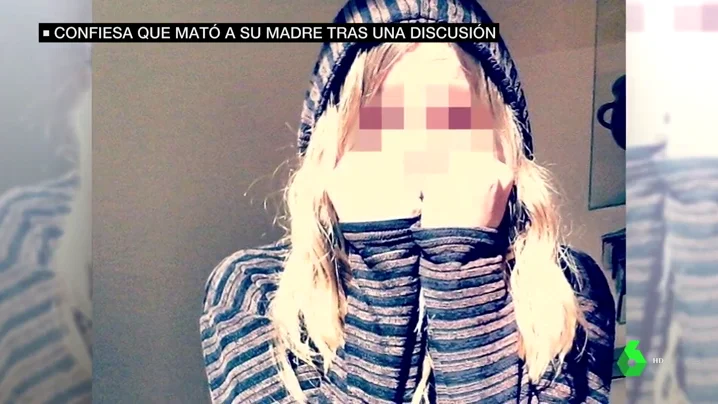 La menor detenida en Banyoles por degollar a su madre. BANYOLES