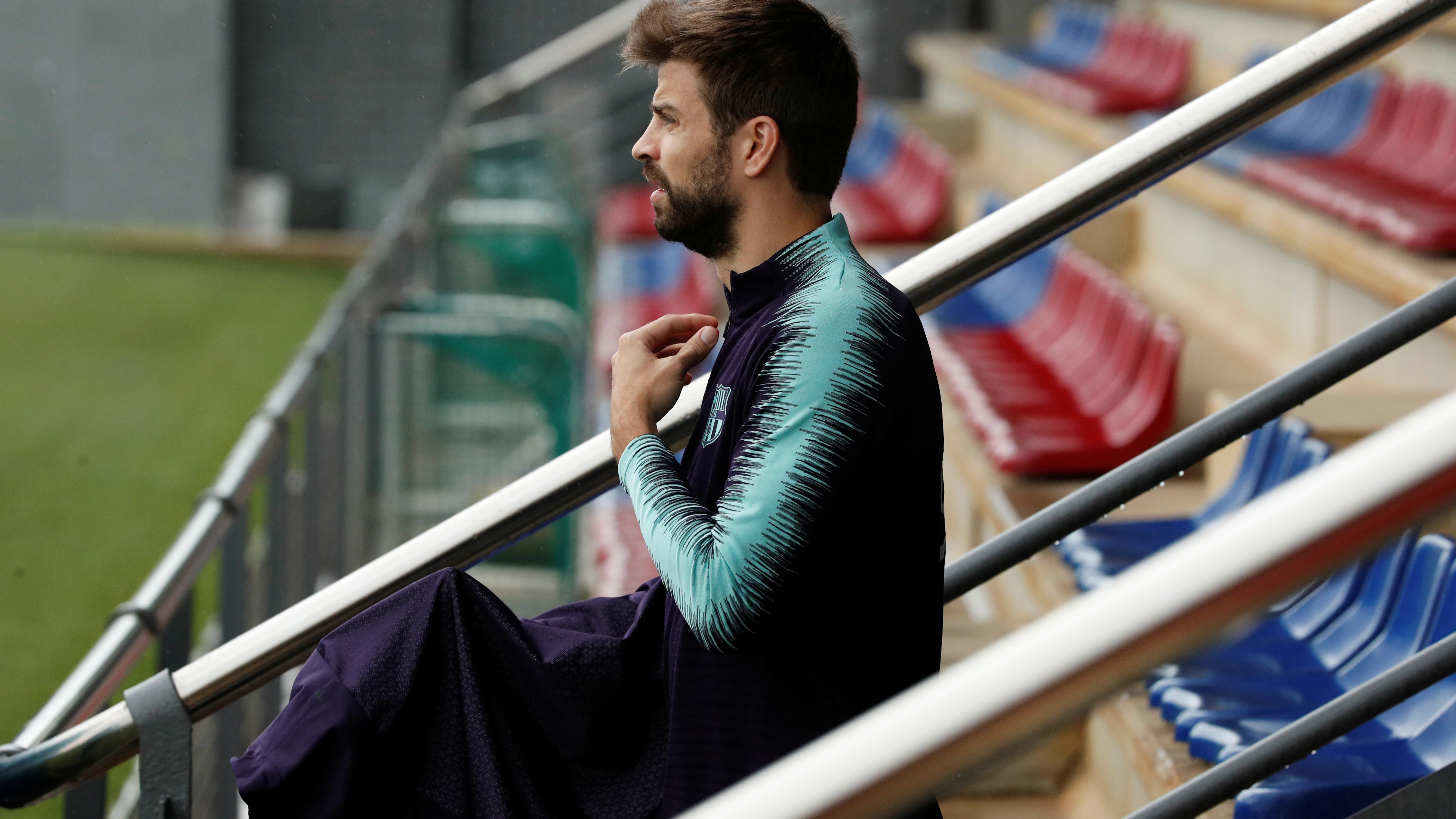 Piqué, durante un entrenamiento con el Barça