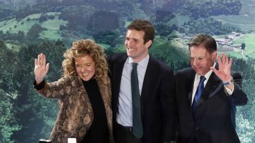 Pablo Casado en Oviedo junto a la candidata popular a la Presidencia del Principado, Teresa Mallada.