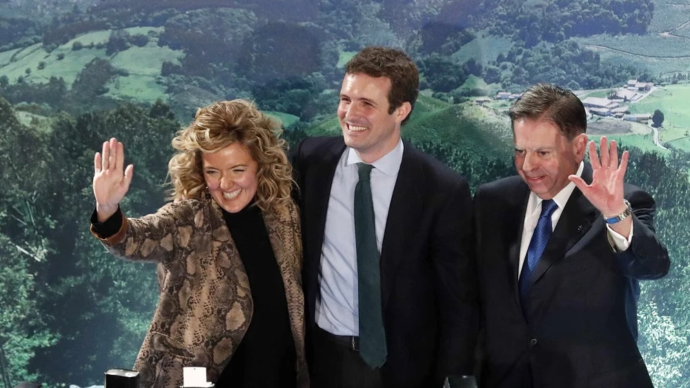 Pablo Casado en Oviedo junto a la candidata popular a la Presidencia del Principado, Teresa Mallada.