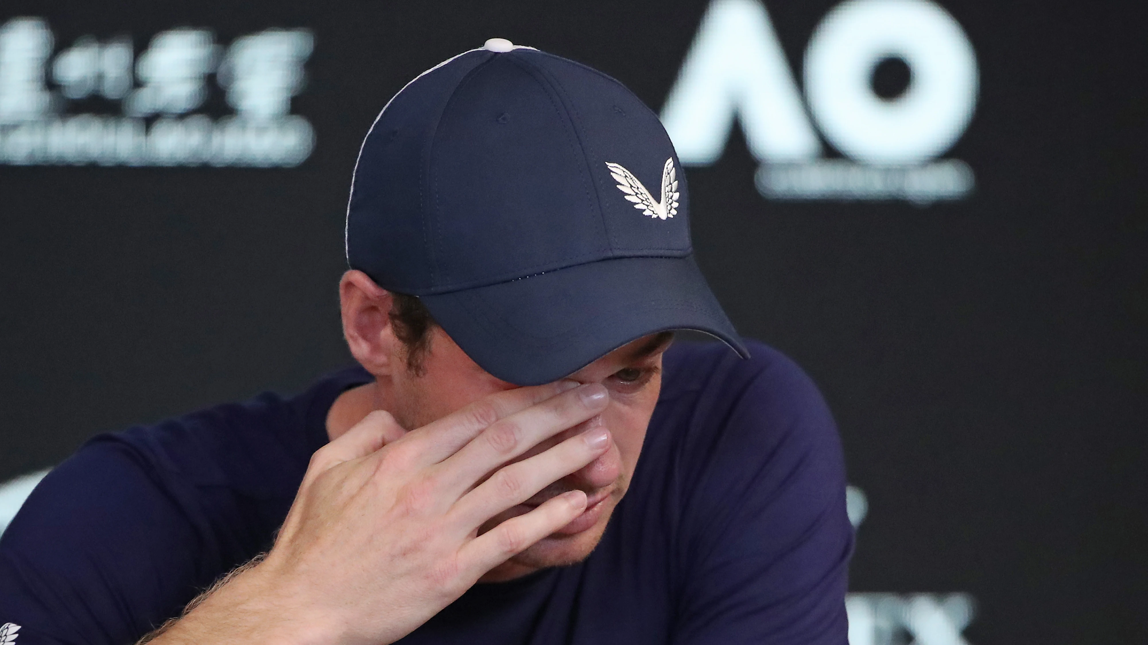 Andy Murray, emocionado, anuncia su retirada