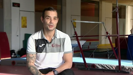 La dedicación del gimnasta Gervasio Deffer por La Mina: "Qué mejor lugar que trabajar en un gimnasio de un barrio estigmatizado por la marginalidad" La dedicación del gimnasta Gervasio Deffer por La Mina: "Qué mejor lugar que trabajar en un gimnasio de un barrio estigmatizado por la marginalidad"