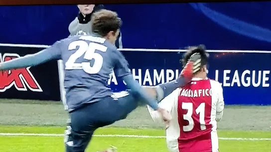 La salvaje entrada de Müller a Tagliafico La salvaje entrada de Müller a Tagliafico