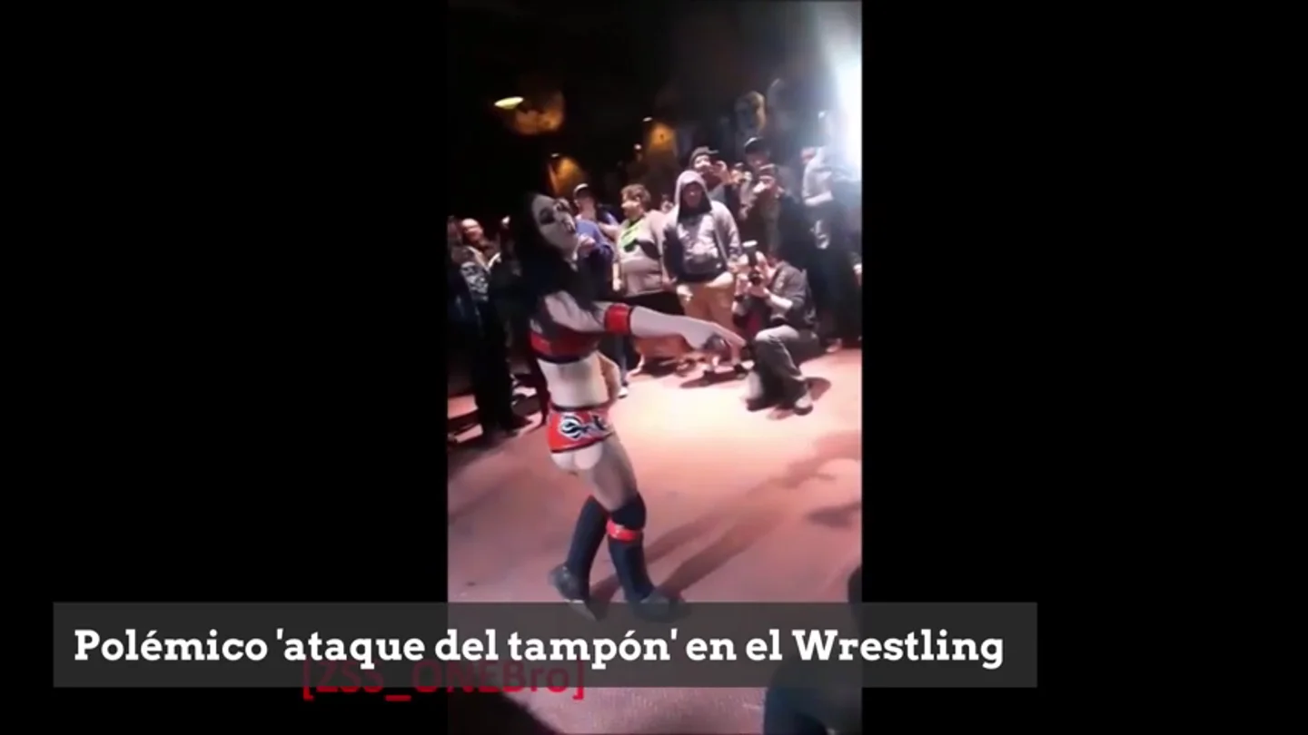 Polémica en el wrestling por el 'ataque del tampón' de la luchadora Priscilla Kelly Polémica en el wrestling por el 'ataque del tampón' de la luchadora Priscilla Kelly
