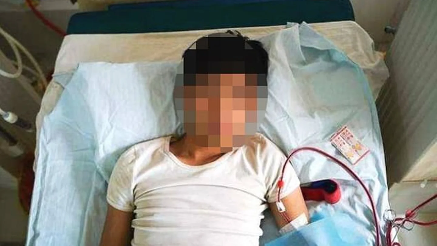 Xiao Wang recibe atención médica en la cama. Xiao Wang recibe atención médica en la cama.