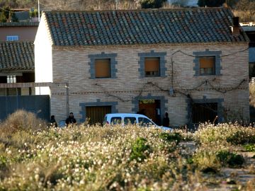 Vista de la casa en la que un vecino de 43 años de la localidad zaragozana de Fuentes de Ebro Vista de la casa en la que un vecino de 43 años de la localidad zaragozana de Fuentes de Ebro