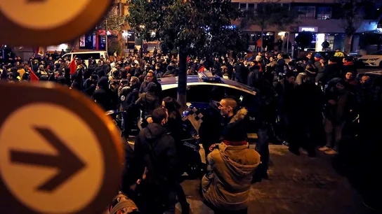 400 personas boicoteando un acto de Vox en Barcelona 400 personas boicoteando un acto de Vox en Barcelona