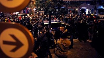 400 personas boicoteando un acto de Vox en Barcelona