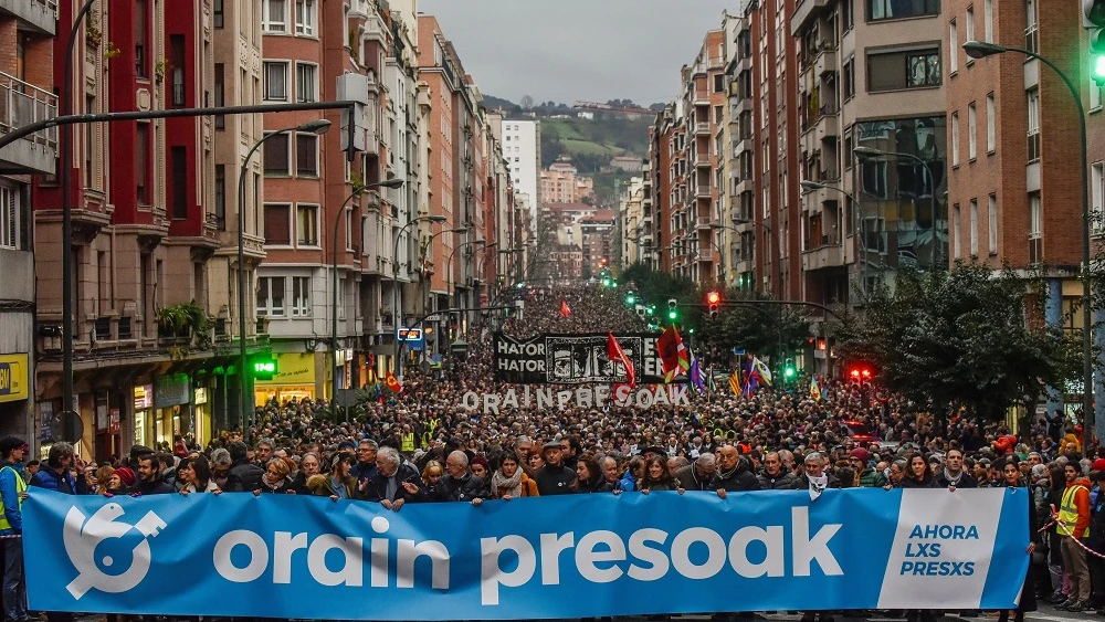 Imagen de la protesta en Bilbao por el fin de la dispersión de los presos de ETA