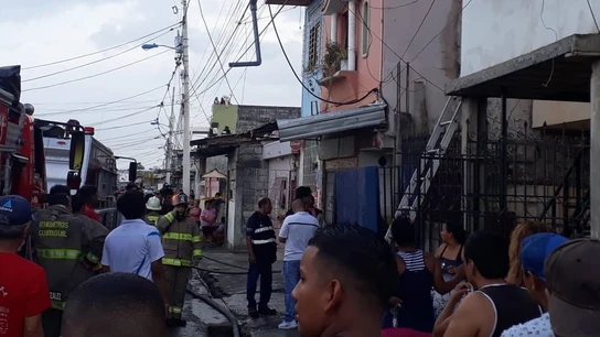 Exteriores del lugar del incendio en Ecuador Exteriores del lugar del incendio en Ecuador