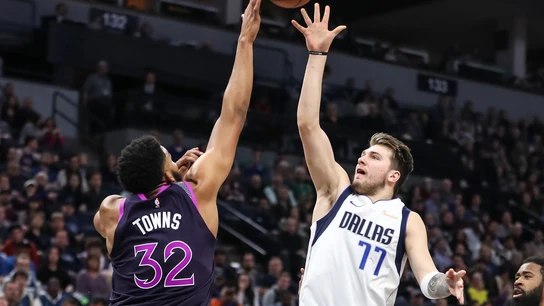 Doncic lanza una 'bomba' por encima de Karl-Anthony Towns Doncic lanza una 'bomba' por encima de Karl-Anthony Towns