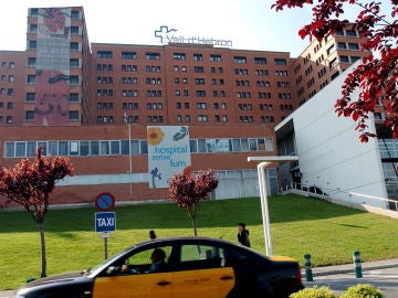 Vista general de la fachada principal del Hospital Vall d'Hebron de Barcelona Vista general de la fachada principal del Hospital Vall d'Hebron de Barcelona
