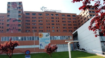 Vista general de la fachada principal del Hospital Vall d'Hebron de Barcelona