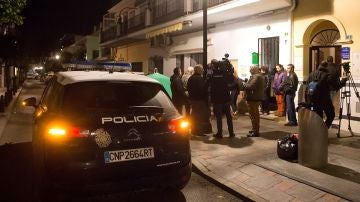 Los exteriores del edificio situado en Fuengirola, donde ha ocurrido el asesinato machista