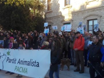 Imagen de la manifestación en Tarragona por la muerte de un perro por un disparo policial Imagen de la manifestación en Tarragona por la muerte de un perro por un disparo policial