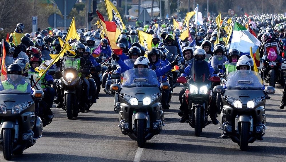  Imagen de los motoristas que han participado en el tradicional desfile de 'pingüinos' en Valladolid