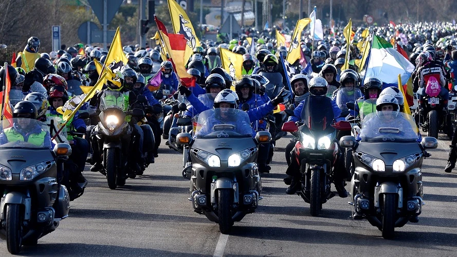  Imagen de los motoristas que han participado en el tradicional desfile de 'pingüinos' en Valladolid