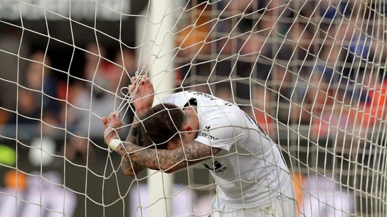 Santi Mina se desespera en el partido contra el Valladolid Santi Mina se desespera en el partido contra el Valladolid