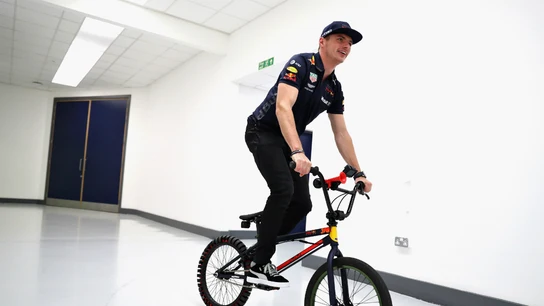 Max Verstappen, en bicicleta Max Verstappen, en bicicleta