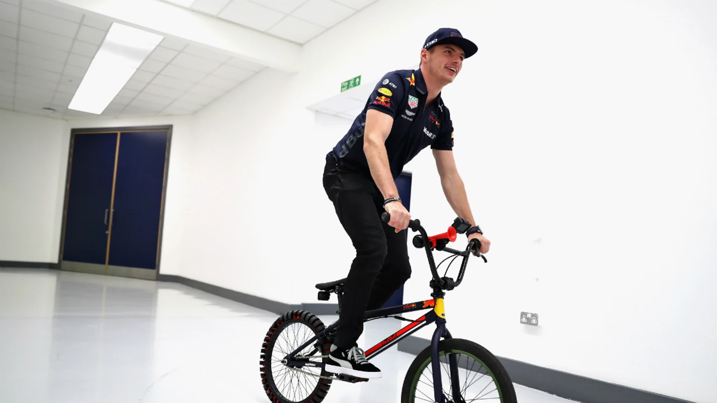 Max Verstappen, en bicicleta Max Verstappen, en bicicleta