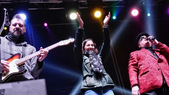 La ministra de Industria y Turismo Reyes Maroto y el cantante Javier Gurruchaga La ministra de Industria y Turismo Reyes Maroto y el cantante Javier Gurruchaga