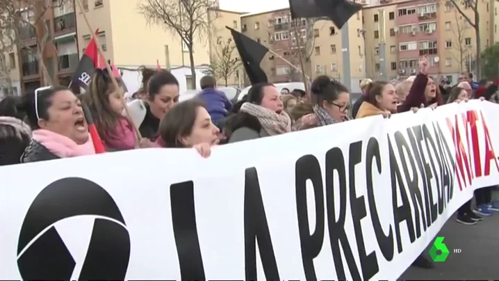 Manifestación en Badalona bajo el lema "la pobreza mata, vivienda digna ya"