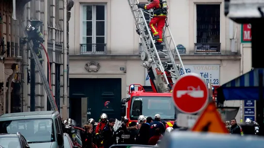 Dispositivo de los Bomberos tras una explosión en París Dispositivo de los Bomberos tras una explosión en París