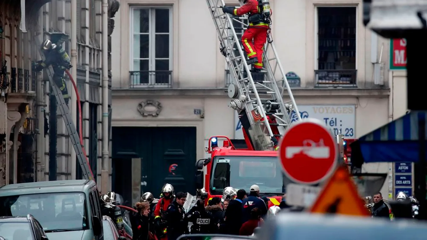 Dispositivo de los Bomberos tras una explosión en París Dispositivo de los Bomberos tras una explosión en París
