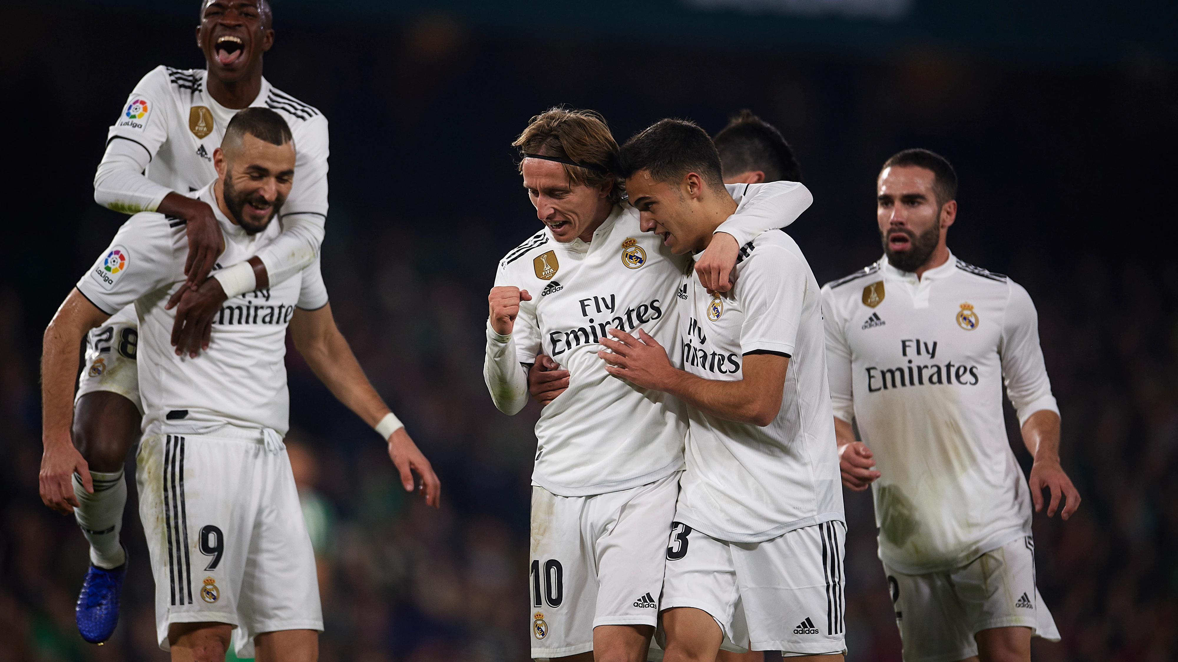 Los jugadores del Real Madrid celebran el gol de Modric contra el Betis