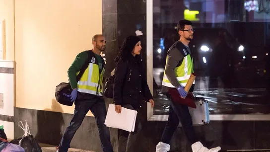 Miembros de la policía científica en el exterior de la vivienda del asesinato machista de Fuengirola Miembros de la policía científica en el exterior de la vivienda del asesinato machista de Fuengirola