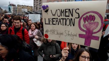 Manifestación en Pristina, Kosovo, por el Día de la mujer
